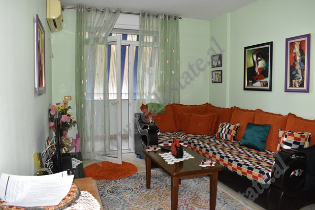 Apartament 1+1 me qira ne rrugen Nikolla Jorga ne Tirane.

Ndodhet ne katin e 4-te te nje pallati 